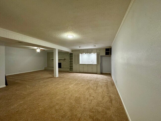 Building Photo - 215 Rivermont Rd
