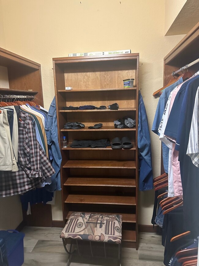 Building Photo - 566 Planters Manor Way