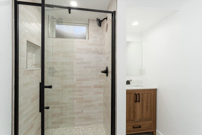 Building Photo - 1465 S Eaton St