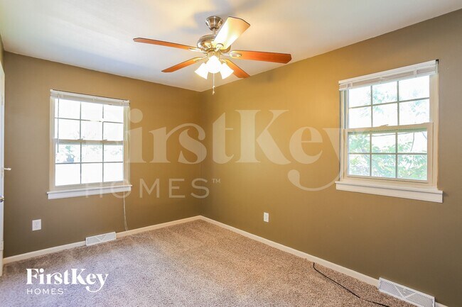 Building Photo - 16005 E Cogan Ln