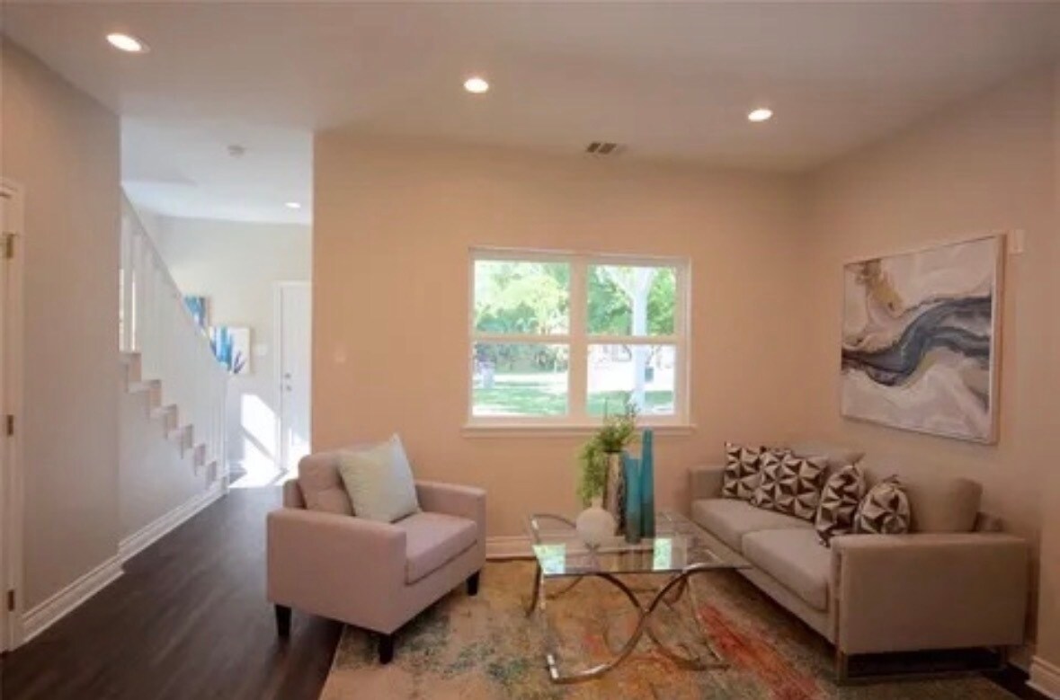 Building Photo - 210 Garrotsville St