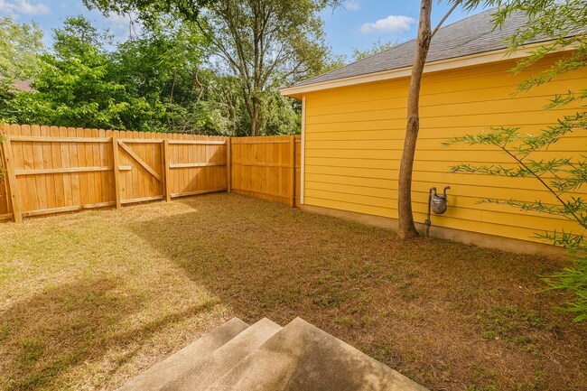 Building Photo - 1707 Chestnut Ave