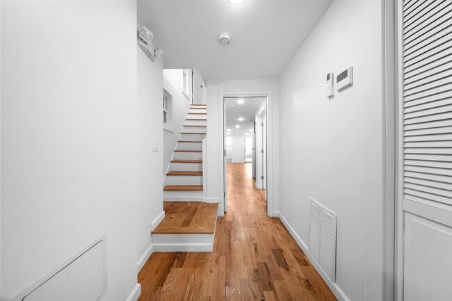 Building Photo - 1111 53rd St