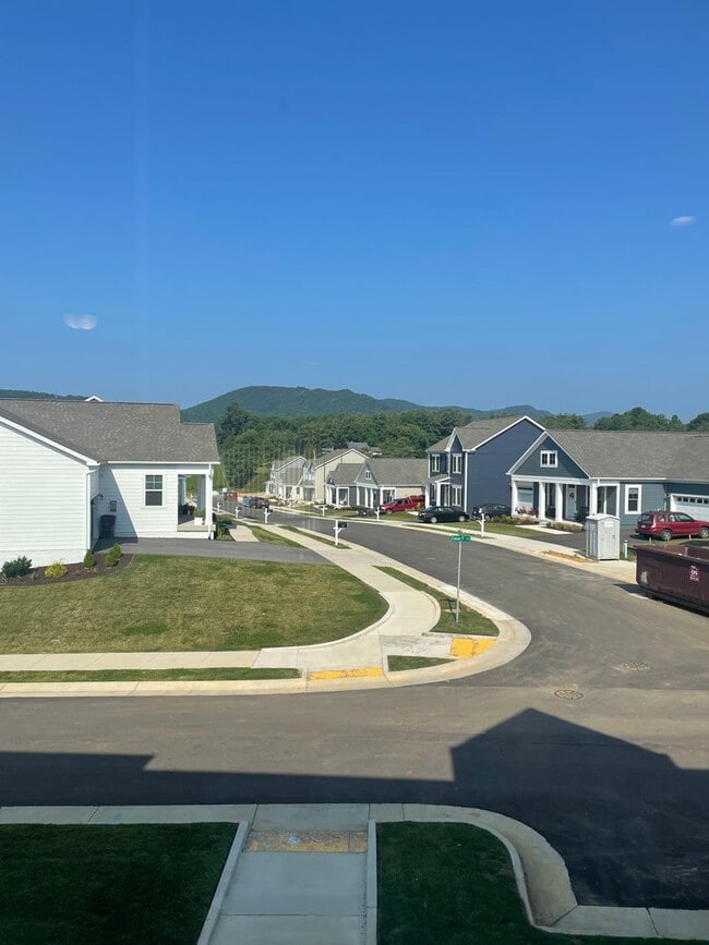 Building Photo - New Construction Townhouse