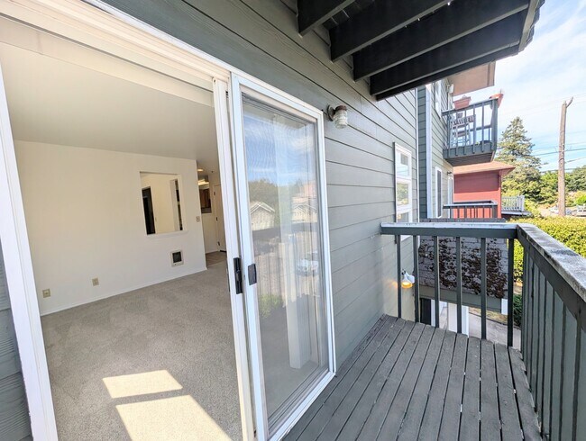 Building Photo - 2Bd/2Ba Seattle Condo