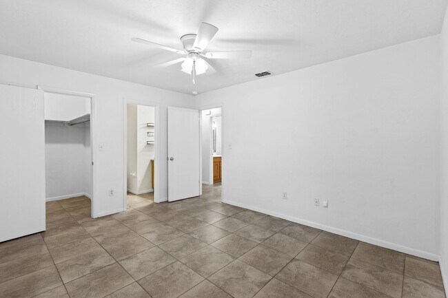 Building Photo - 2620 NW 48 Pl