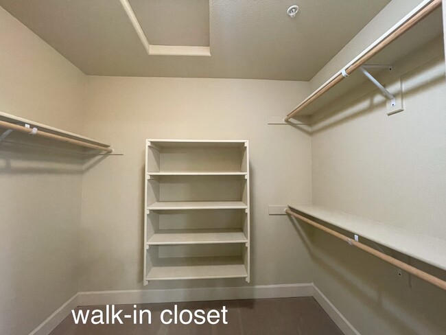 Walk-in closet - 11440 SE Aquila St