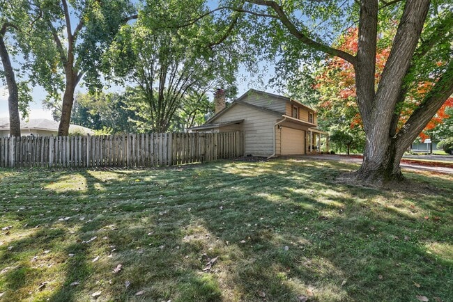 Building Photo - 1710 Shadyview Ln N