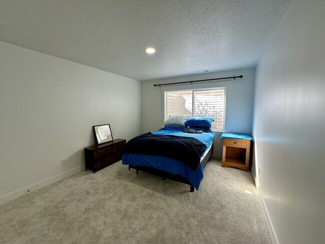 Building Photo - 1973 Park Rim Way