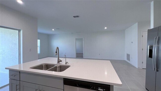 Building Photo - 5557 Tranquila Ln