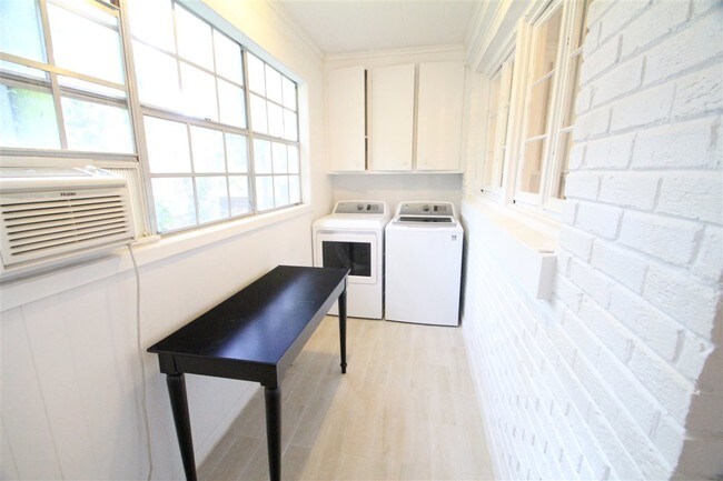 Building Photo - 1319 Peachtree St