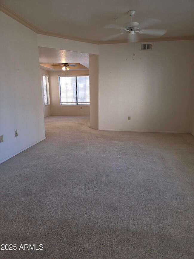 Building Photo - 750 E Northern Ave