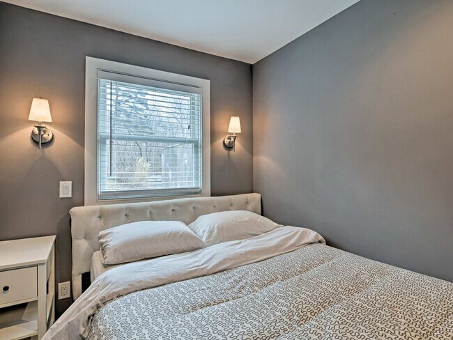 Building Photo - 14 Millstone Dr