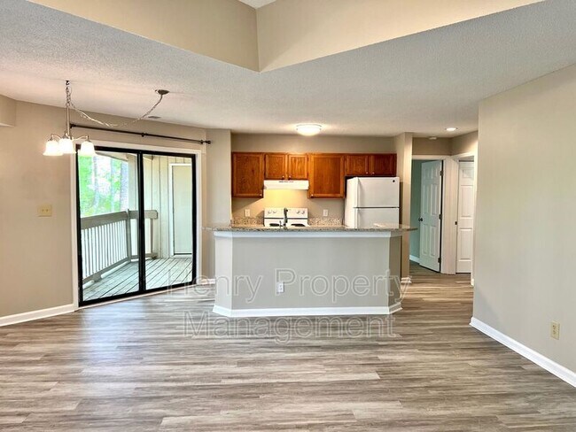 Building Photo - 833 New Kent Pl