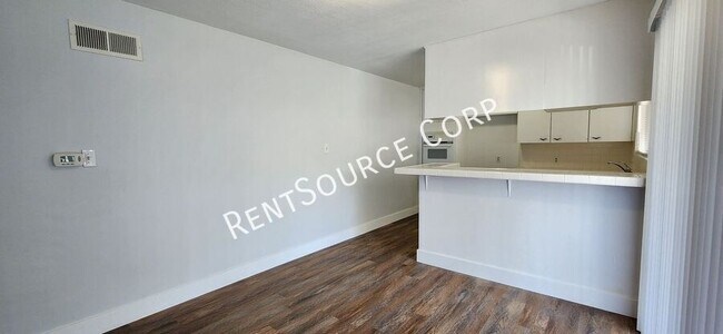 Building Photo - 850 N Redding Way