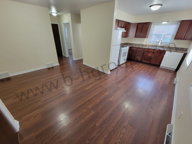 Building Photo - 4705 42nd Ave