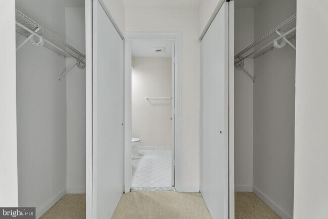 Building Photo - 3321 Sir Thomas Dr