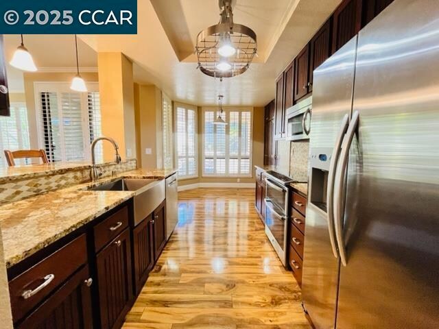 Building Photo - 3046 Lakemont Dr