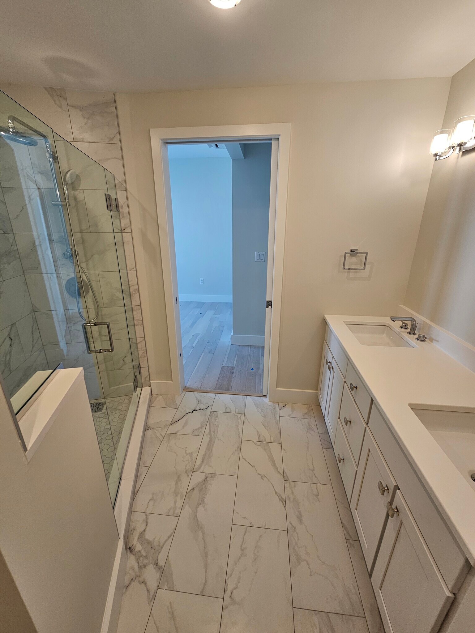Master Bath - 383 Commercial St