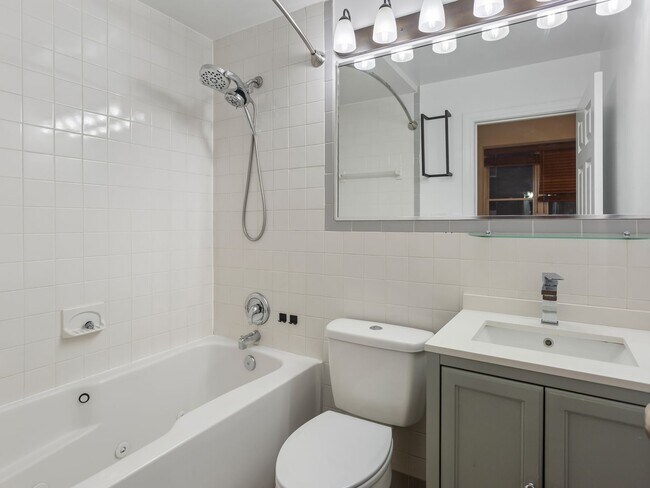 Building Photo - Charming 2BR/2BA Condo Near U Street with ...
