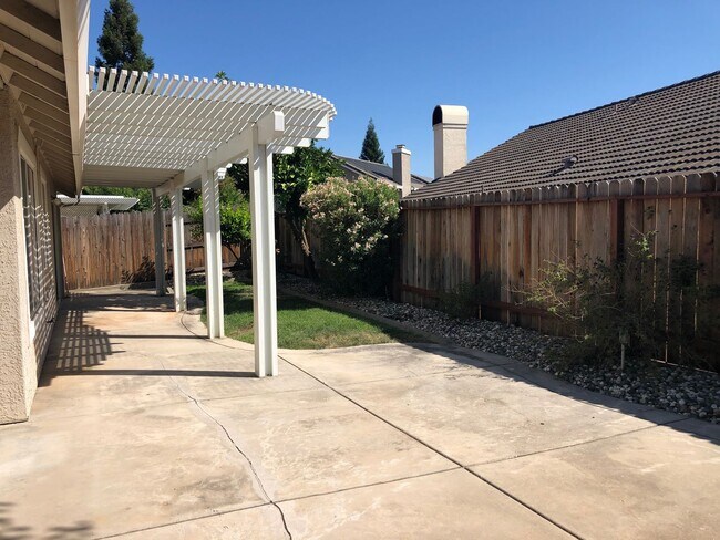 Building Photo - Rocklin four bedroom