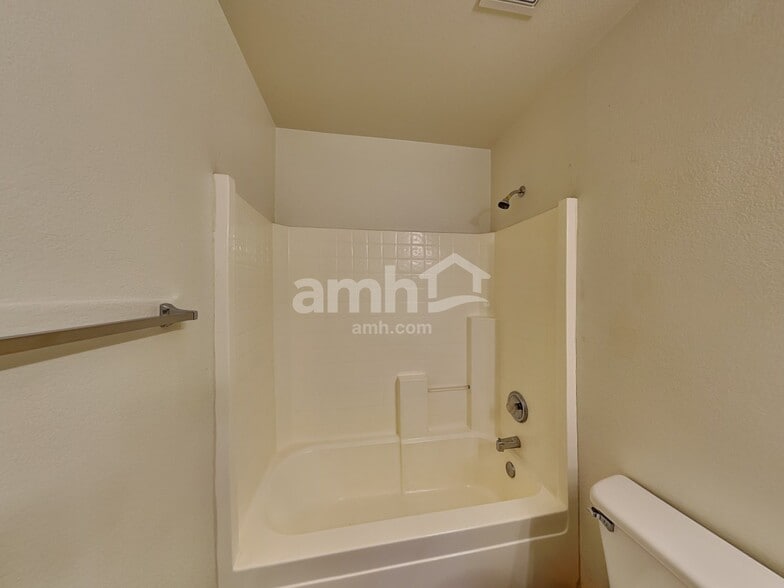 Building Photo - 15303 N 162nd Ln