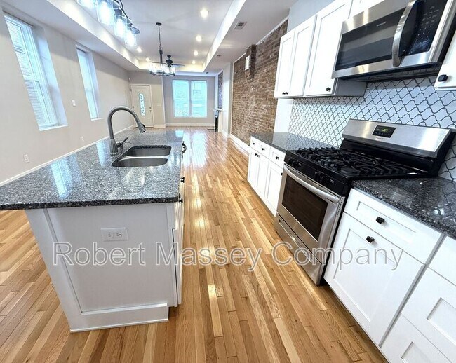 Building Photo - 1435 Mellwood Ave