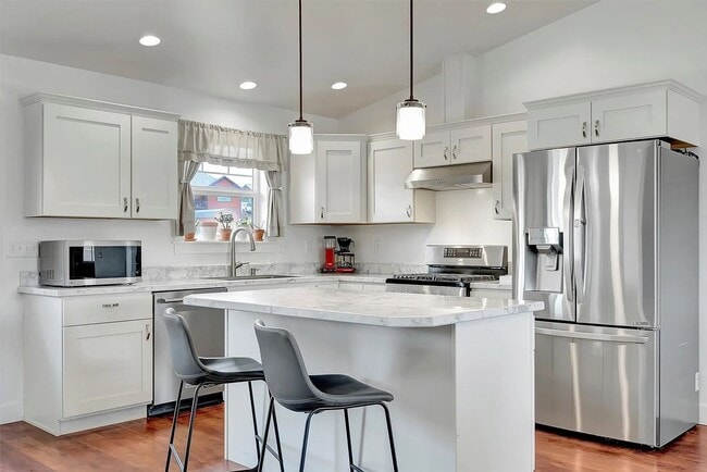 Building Photo - Beautiful 4 bed 2 bath on 1.37 acres in Corvallis.