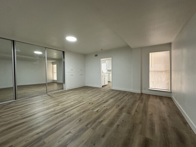 Building Photo - 13051 Baker Ave