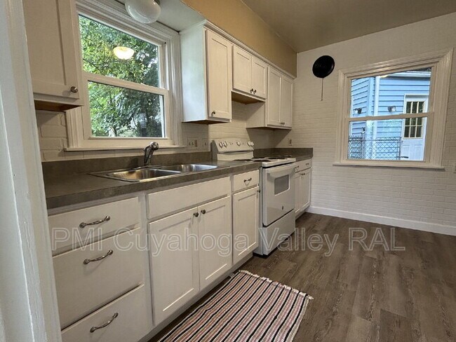 Building Photo - 2364 Suncrest Dr