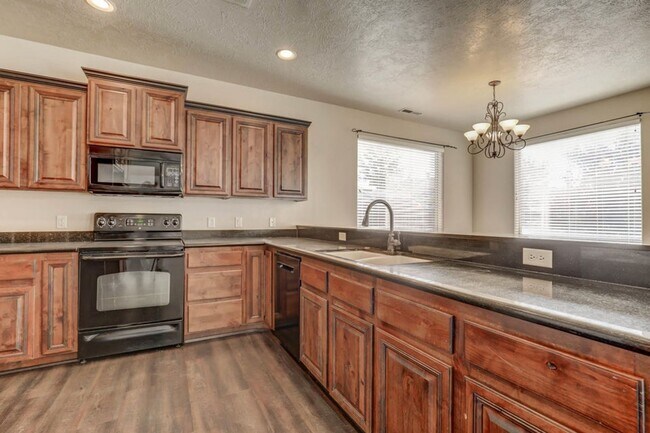 Building Photo - Beautifully Designed 5 Bedroom Home in Was...