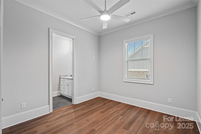 Building Photo - 805 Naples Dr
