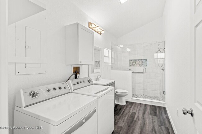 Building Photo - 1625 Hortana Dr