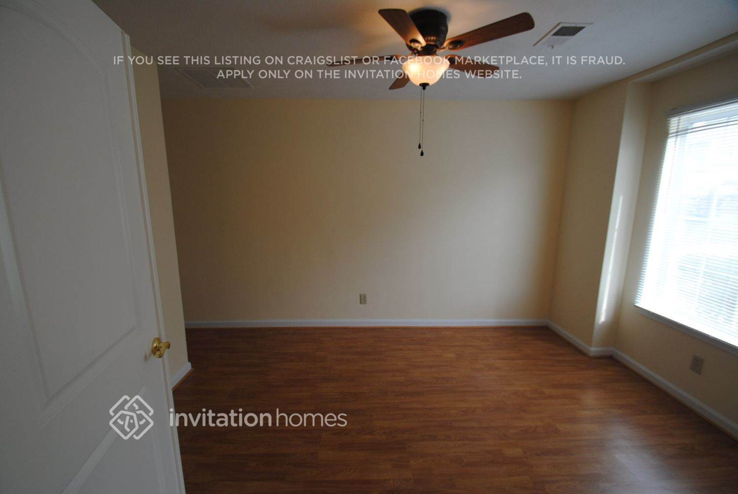 Building Photo - 4220 E Meadow Dr