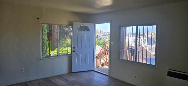 Building Photo - 1450 1/2 Fairbanks Pl