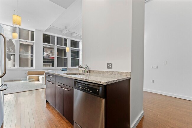 Building Photo - 88 Kingston St