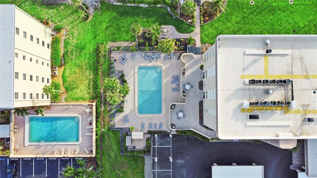 Building Photo - 4325 Gulf of Mexico Dr