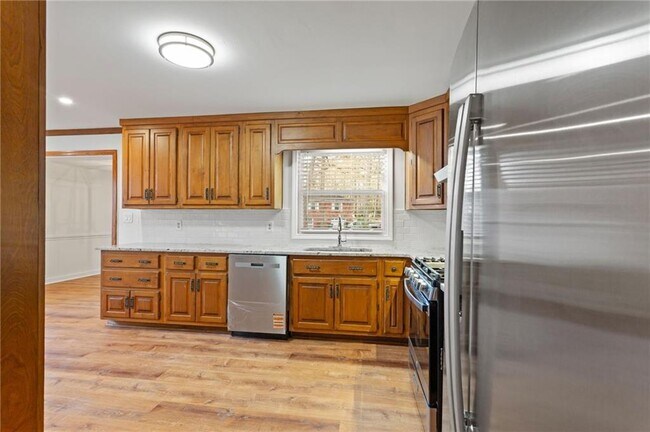 Building Photo - 798 Bank St SE