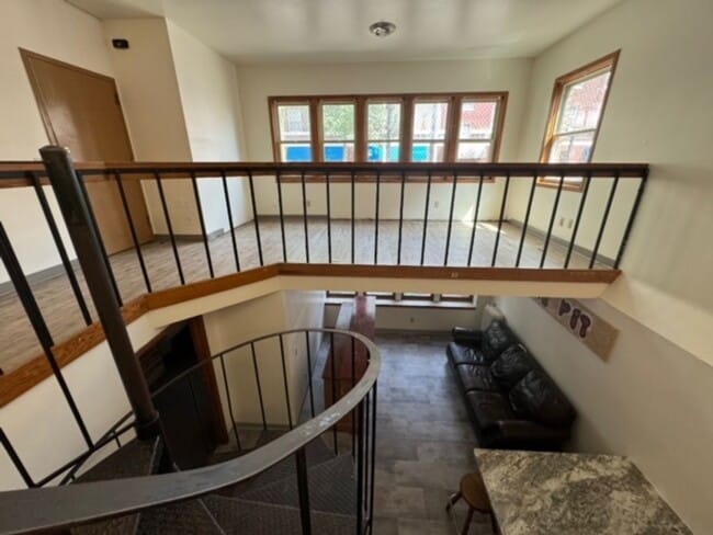 Building Photo - 408