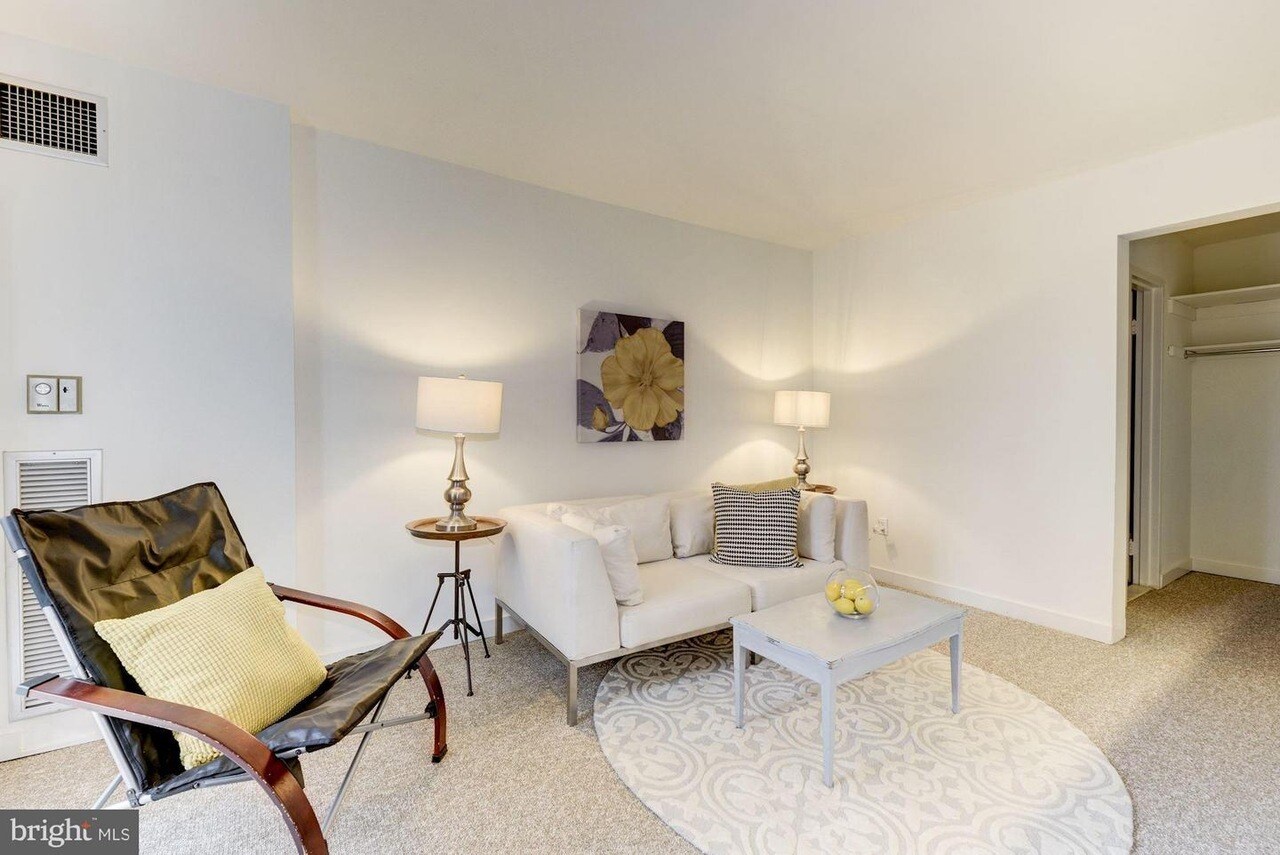 Building Photo - 950 25th St NW