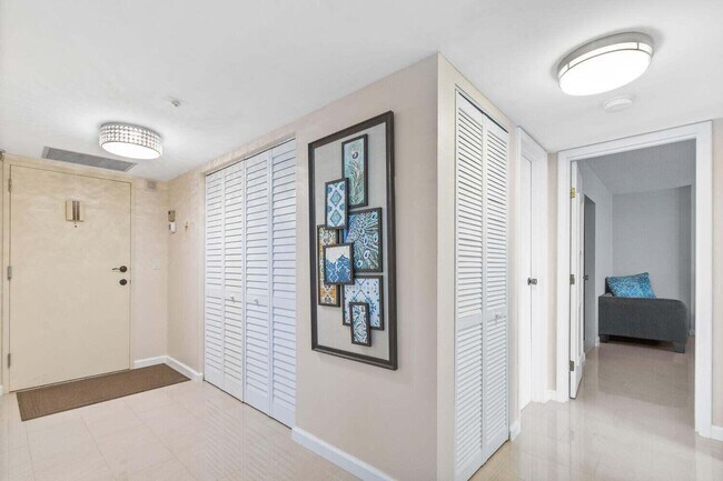 Building Photo - 5440 N Ocean Dr
