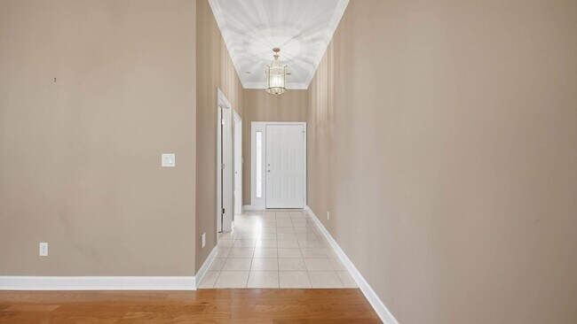 Building Photo - 2 bedroom East Brainerd Townhome