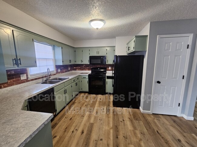 Building Photo - 3212 W 9th St