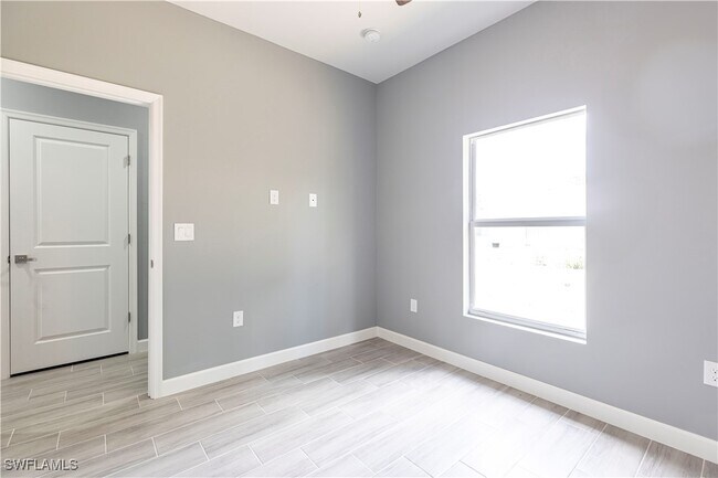 Building Photo - 4723 30th St SW