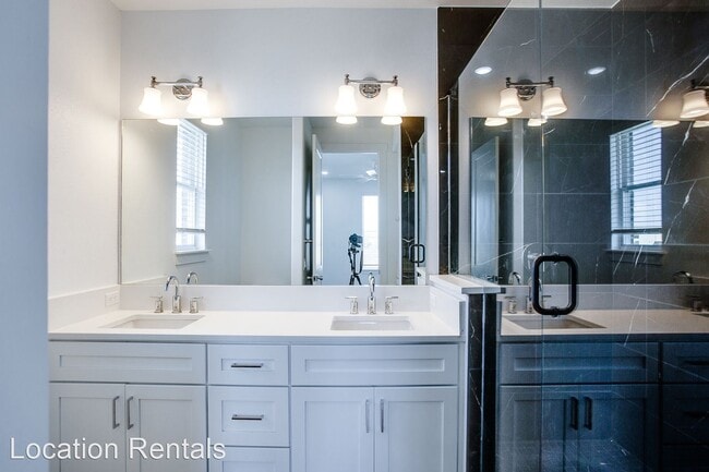 Building Photo - 3 br, 2.5 bath House - 11518 Savannah Avenue