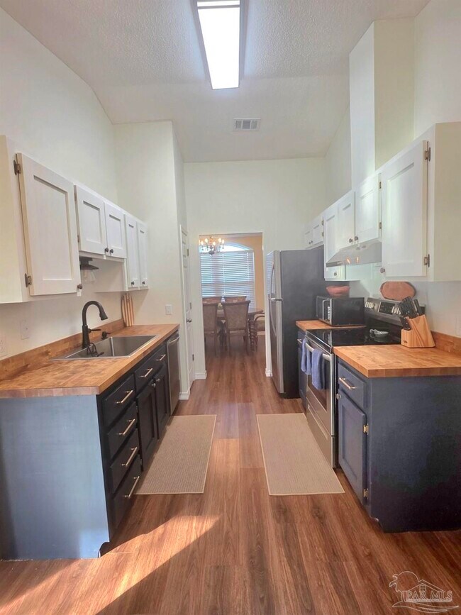 Building Photo - 11031 Bridge Creek Dr