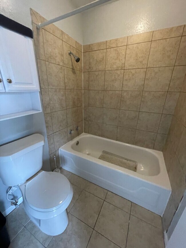 Building Photo - 3-bedroom, 2 bath, 2-car garage Available now