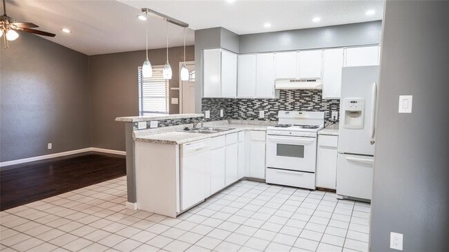 Building Photo - 10606 Topperwein Dr