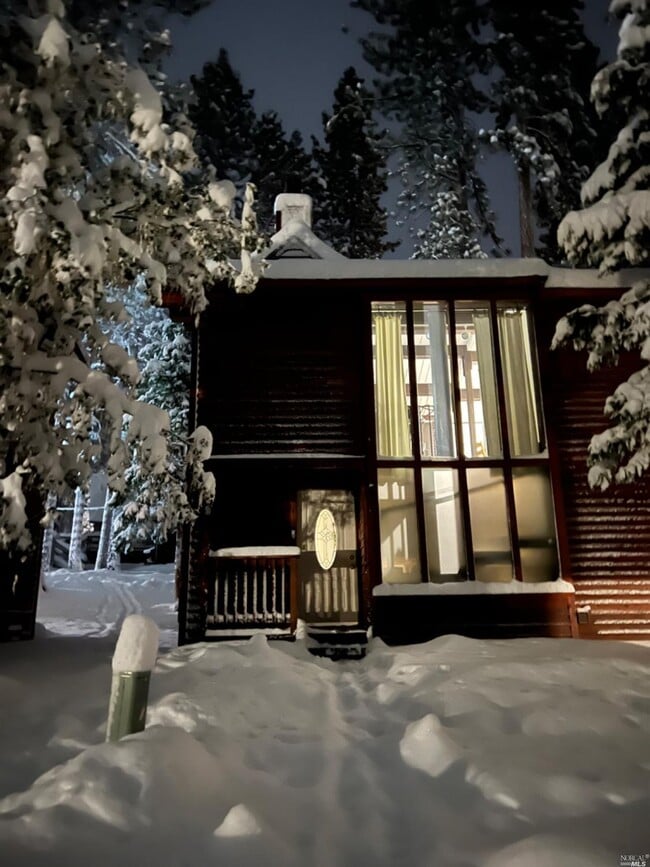 Building Photo - 702 College Dr