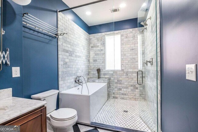 Building Photo - 692 Myrtle St NE